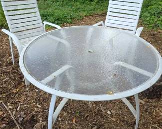 BKB192 - Patio Table and Chairs