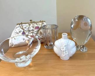 BKB060 - Dainty Decor And Beaded Purse
