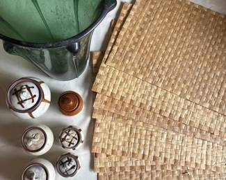 BKB025 - Decorative Tabletop Items