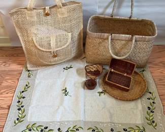 BKB048 - Woven Baskets And Tablecloth