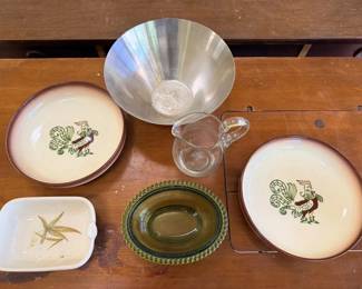 BKB146 - Assortment of Plates & Vase