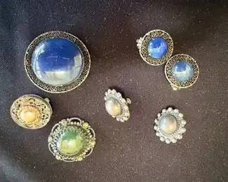 BKB167 - Assortment of Gem-like pins