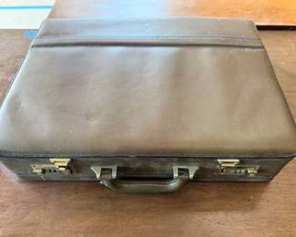 BKB212 - Geoffrey Beene Genuine Leather Briefcase
