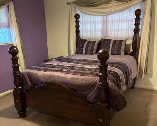 Four poster queen bed/ Serta mattress