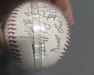 1980s Royals sign