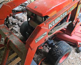 Kubota 4 wheel drive lawn tractor with bucket