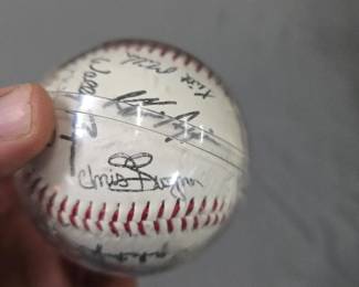 1980s Royals sign