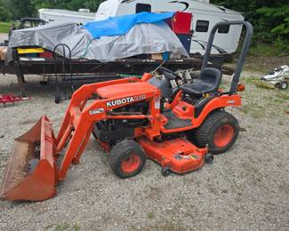 Kubota 4 wheel drive lawn tractor with bucket