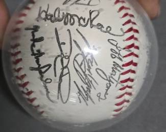 1980s Royals sign