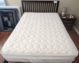 Bed, queen Ikea Idanas $150 1