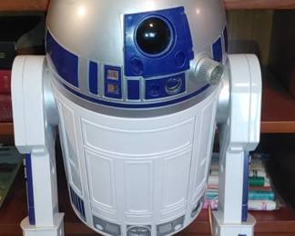 R2D2 remote control robot 2002 uses 4D batteries