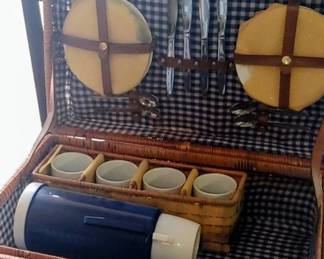 Home and hearth picnic basket comes with four China plates for China cups and four wine glasses ( since found but not pictured) the China plate still have the foam packing on the top and had never been used-4 matching Forks since found but not pictured)