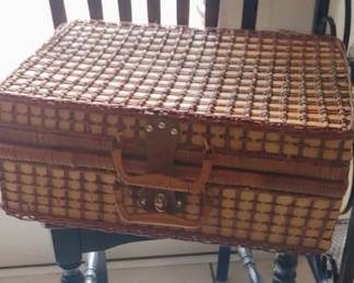 Home & Hearth picnic basket