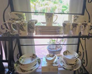  Misto Angela by Tabletops UnlimitedTAUMIA Description: Floral Paisleys On Cream, Rim, No Trim 