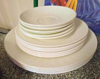 Wedgwood Nantucket Basketweav 4 dinner plates 6 salad plates 5 Saucerse 