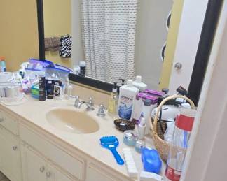 Lots of usable things in the bathroom