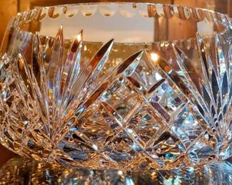 BEAUTIFUL HEAVY VINTAGE CRYSTAL SERVING BOWL 7.5 INCH DIAMATER WITH FAN DESIGN