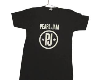 Small great condition black Pearl Jam t-shirt features a white vertical graphic listing 2022 tour dates for Philadelphia, Atlanta, and Missoula.