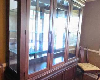 Broyhill lighted china cabinet