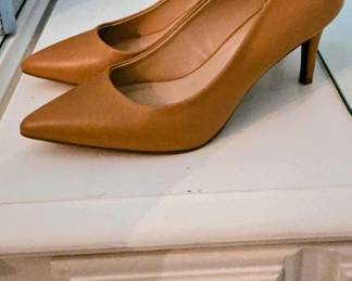 Crown & Ivey pumps 8.5