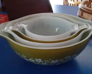 Pyrex mixing bowls