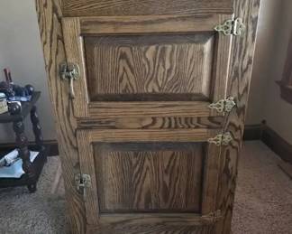 Rustic Oak Storage Cabinet with LiftTop Compartment