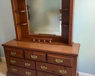 Dresser With Mirror Hutch