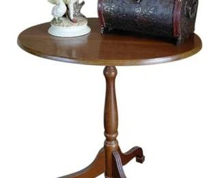 Vintage Federal Style Wooden Tilt Top Table