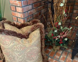 Accent pillows, faux floral