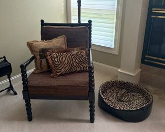 Accent chair