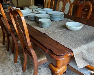 Dining table, fine china