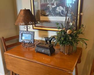 Drop leaf table