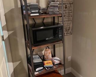 Microwave, radio, decor