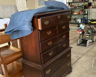 Chest of drawers