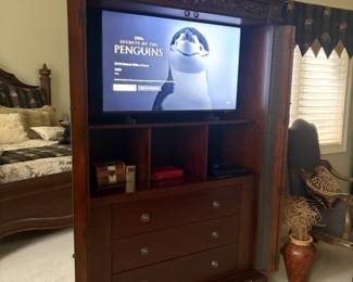 Entertainment center, TV