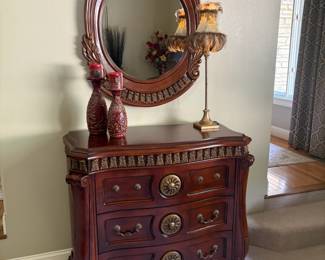 Chest of drawers, decor, mirror