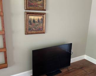 TV, wall art