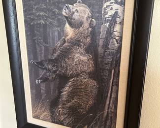 Smiling bear decor