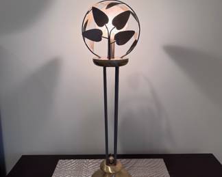 Pair of vintage Leeazanne Art Deco brass table lamps with leaves (when lighted, leaf pattern is reflected onto wall)
