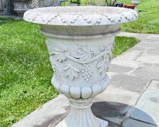 Set of 4 "Grapevine" alabaster pedestal planters