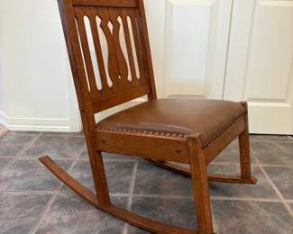 Vinatagr Rocking Chair