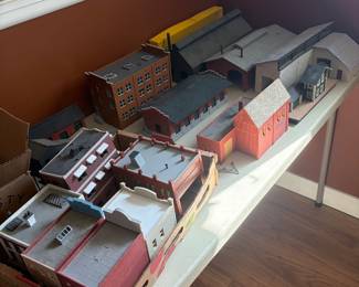 HO train buildings