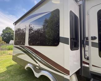 Fifth Wheel RV