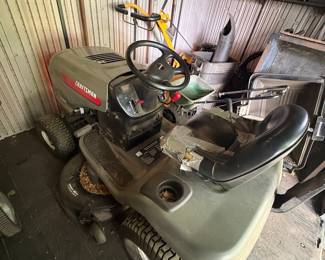 Craftsman LT2000 Riding Lawn Mower