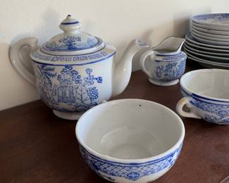 Blue Willow Pattern Child's Tea Set