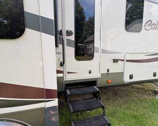 Palomino Columbus 320RS Fifth Wheel