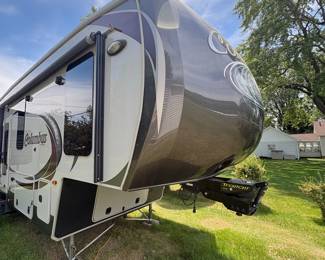Palomino Columbus Fifth Wheel RV