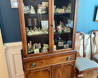 Beautiful Vintage China Curio Cabinet Will Work in Any ROOM 