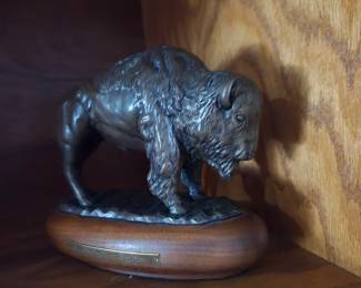 Bison sculpture 
