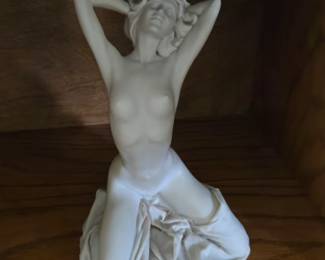  Nude sculpture 